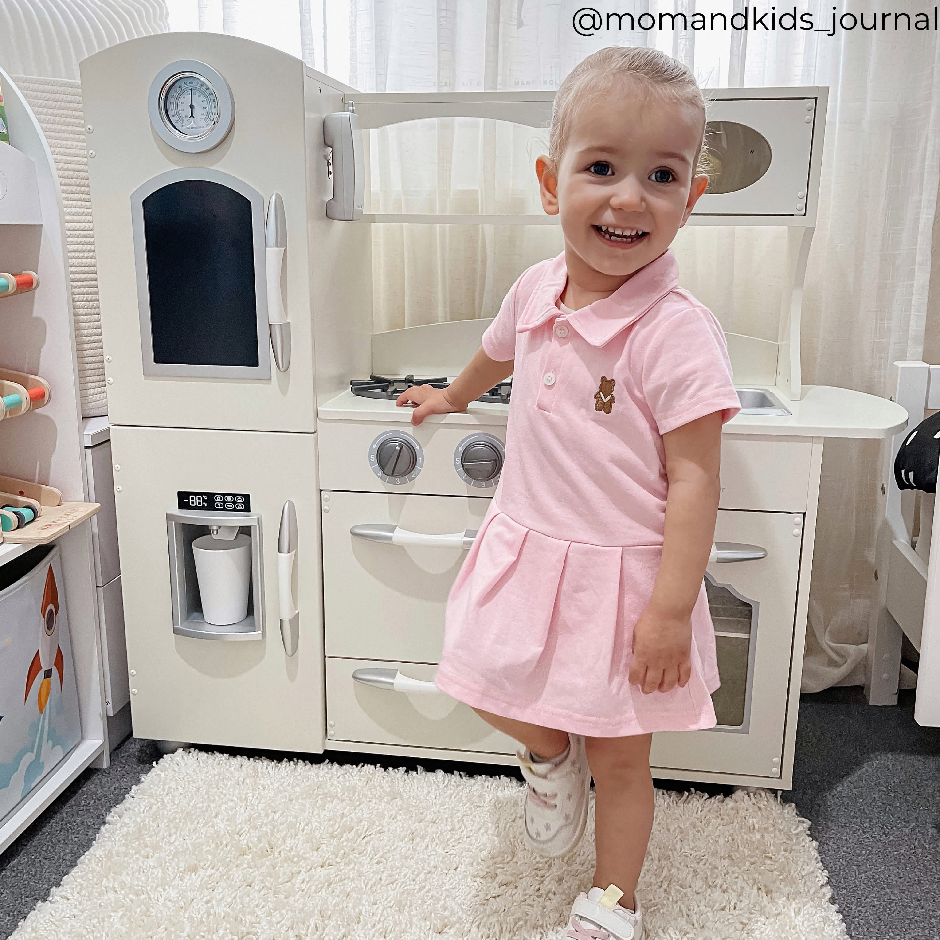 Teamson Kids Little Chef Westchester Retro Medium Play Kitchen