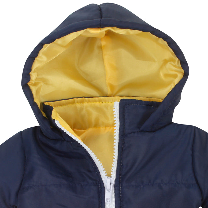 a zoomed image of the details shows the white zipper and lined hood