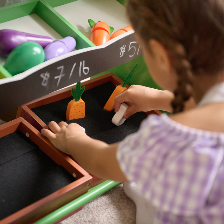 Vermont Farmers Market Stand with Interactive Accessories & Vegetables